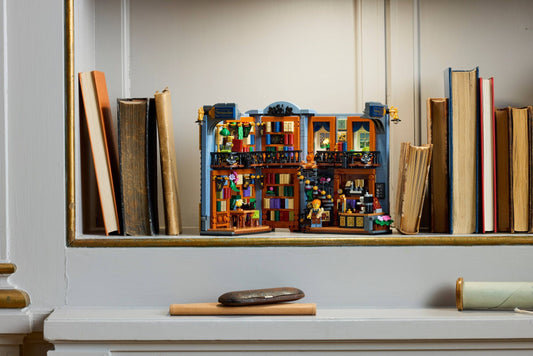 LEGO 11379 Bookshop: Book Nook - Interior, Minifigures and Release Date