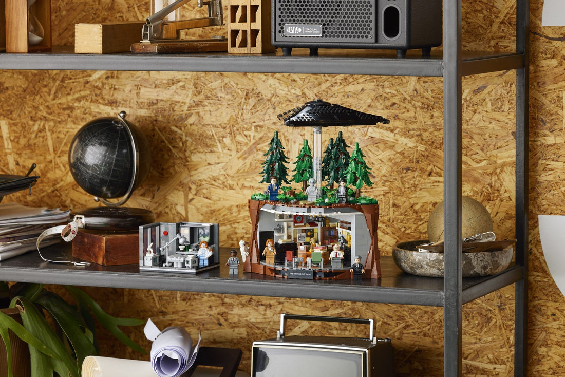 LEGO 40896 Scully's Lab Creates a Compact X-Files Scene