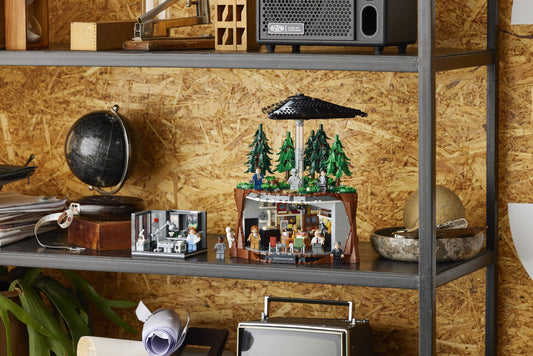 LEGO 40896 Scully's Lab Creates a Compact X-Files Scene