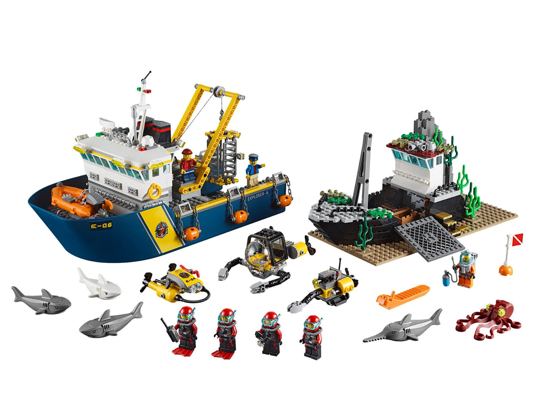 LEGO Set 60095-1 Deep Sea Exploration Vessel Alternate build Ideas: Harbor Scenes, Ships, and Dockside Rebuilds