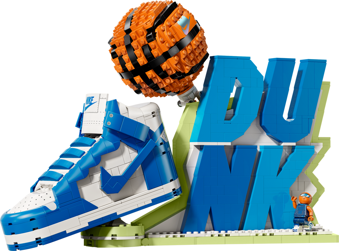 LEGO Set 43008-1 Nike Dunk Alternate build Ideas: a fresh display direction