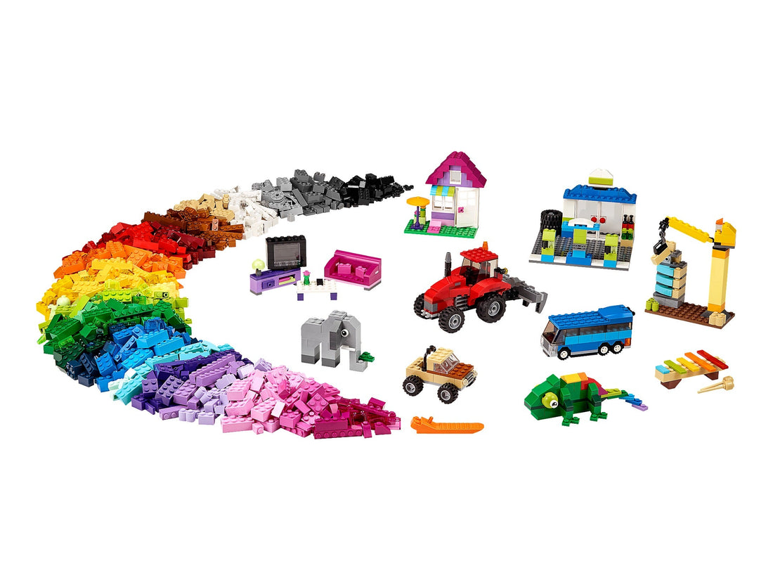 LEGO Set 10697-1 XXXL Box Alternate build Ideas: a fresh display direction and a utility truck