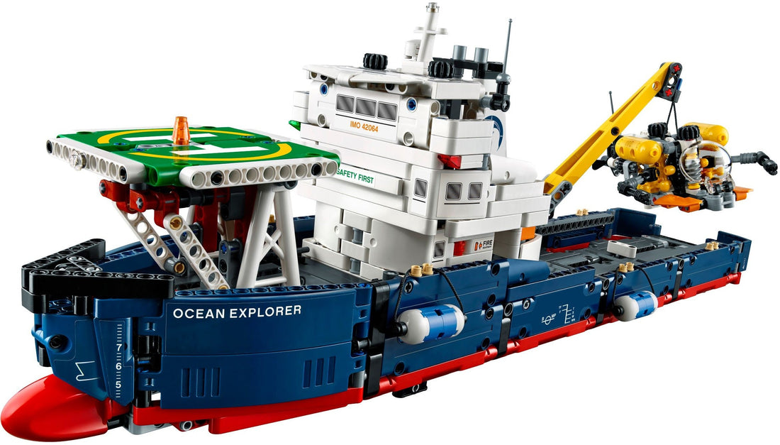 LEGO Set 42064-1 Ocean Explorer Alternate build Ideas: a fresh display direction