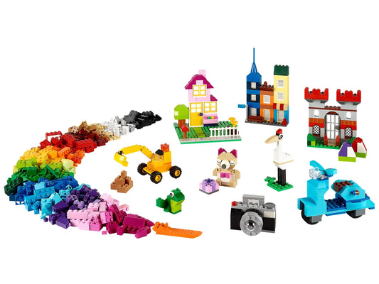 LEGO Set 10698-1 Large Creative Brick Box Alternate build Ideas: a fresh display direction, a floral display rebuild, and character-driven pirate customization