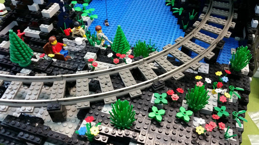 Celebrate 40 years of LEGO® Trains - How to build it   