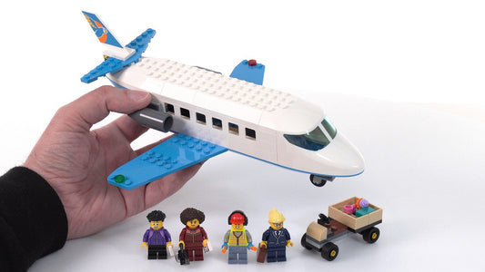 Thumbnail from the original YouTube video by JANG's LEGO Reviews